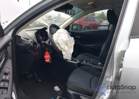 2019 Toyota Yaris L/Le/Xle z USA, uszkodzony, nr VIN 3MYDLBYV2KY525317